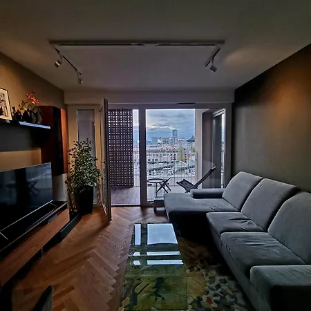 View Free Parking Apartment *